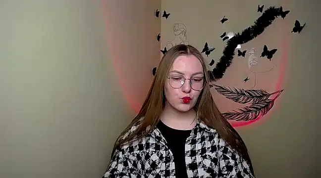 Snapshot of _AlMamiyy_ chatting on February 2025 01:53:02 PM AlMamiyy online show from February 2025 01:53:02 PM