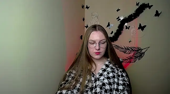 Snapshot of _AlMamiyy_ chatting on February 2025 04:56:02 PM AlMamiyy online show from February 2025 04:56:02 PM