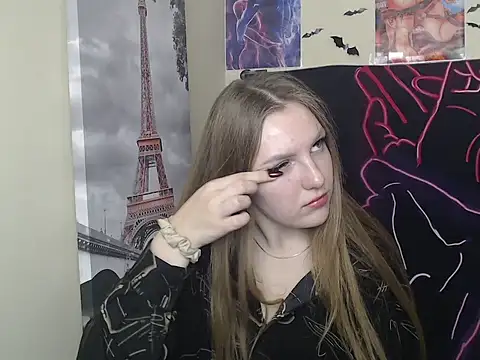 Snapshot of _AlMamiyy_ chatting on September 2025 12:49:01 PM AlMamiyy online show from September 2025 12:49:01 PM