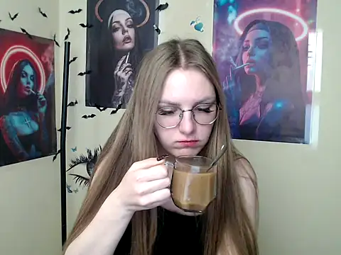 Snapshot of _AlMamiyy_ chatting on October 2025 06:49:01 AM AlMamiyy online show from October 2025 06:49:01 AM