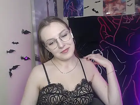 Snapshot of _AlMamiyy_ chatting on November 2025 03:11:02 PM AlMamiyy online show from November 2025 03:11:02 PM