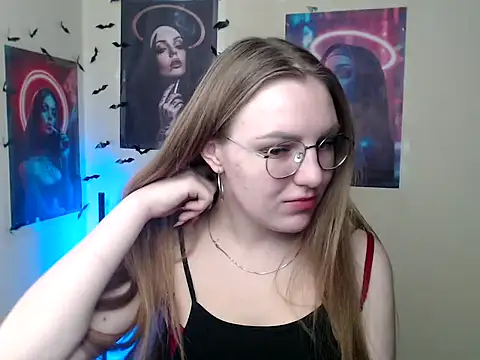 Snapshot of _AlMamiyy_ chatting on November 2025 07:36:02 AM AlMamiyy online show from November 2025 07:36:02 AM