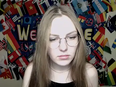 Snapshot of _AlMamiyy_ chatting on November 2025 01:28:01 PM AlMamiyy online show from November 2025 01:28:01 PM