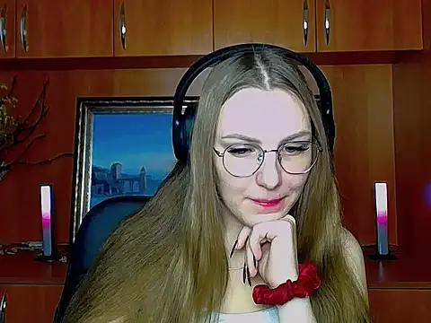 Snapshot of _AlMamiyy_ chatting on November 2025 08:17:02 AM AlMamiyy online show from November 2025 08:17:02 AM