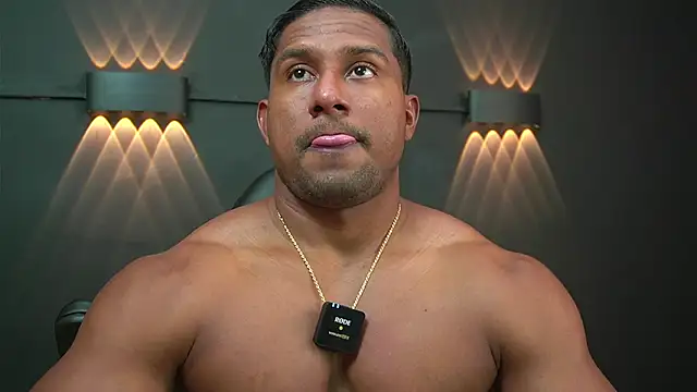 Snapshot of CallumMuscle chatting on December 2024 06:19:02 PM CallumMuscle online show from December 2024 06:19:02 PM