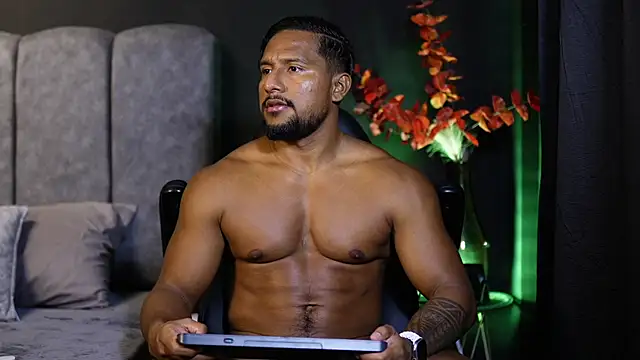 Snapshot of CallumMuscle chatting on November 2025 02:23:02 AM CallumMuscle online show from November 2025 02:23:02 AM