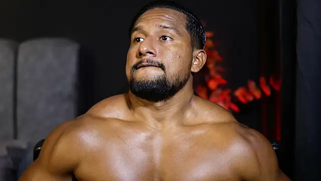 Snapshot of CallumMuscle chatting on November 2025 11:35:01 PM CallumMuscle online show from November 2025 11:35:01 PM