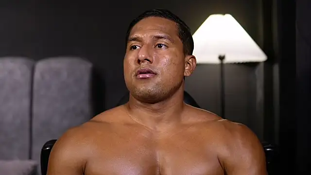 Snapshot of CallumMuscle chatting on December 2025 02:06:02 AM CallumMuscle online show from December 2025 02:06:02 AM