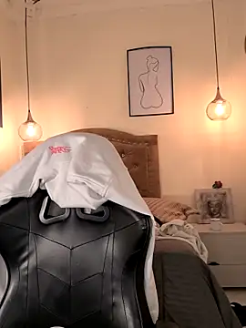 evafoxs online show from December 2025 08:51:01 PM