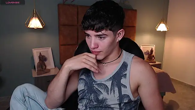 AlejooTwink online show from February 2025 11:32:01 PM