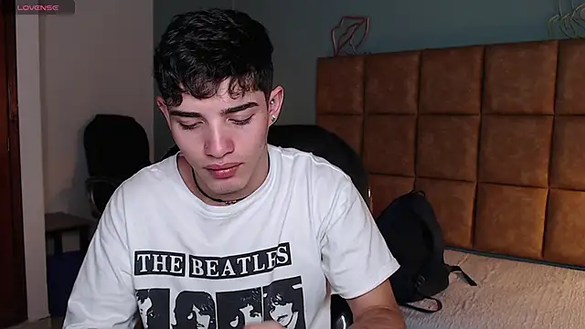 AlejooTwink online show from February 2025 07:10:02 PM