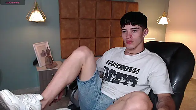 AlejooTwink online show from February 2025 01:13:01 AM