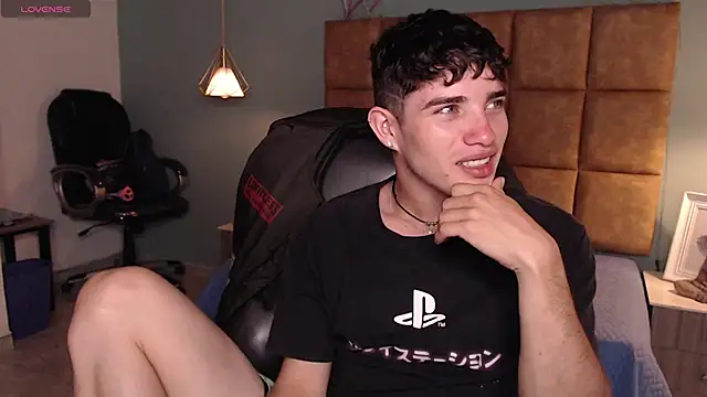 AlejooTwink online show from February 2025 06:37:02 PM