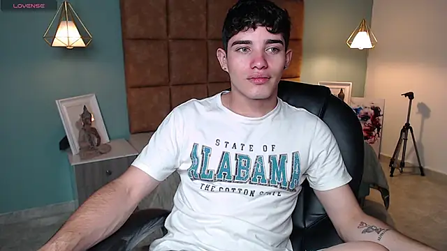 AlejooTwink online show from February 2025 06:19:02 PM