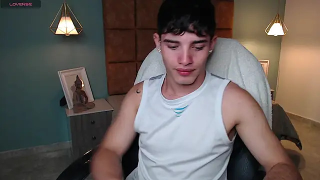 AlejooTwink online show from February 2025 05:54:02 PM