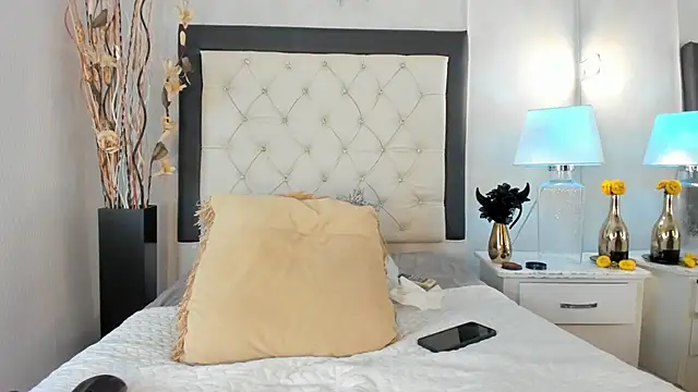 Snapshot of GaleHodge chatting on December 2025 04:29:02 AM GaleHodge online show from December 2025 04:29:02 AM