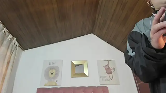 Snapshot of CelessteRedds chatting on November 2025 11:21:01 AM CelessteRedds online show from November 2025 11:21:01 AM