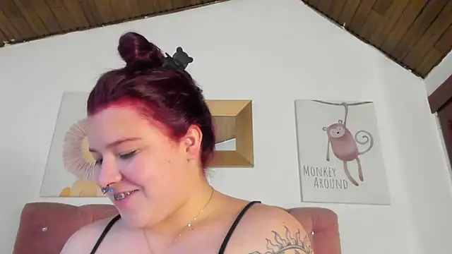 Snapshot of CelessteRedds chatting on November 2025 11:32:01 AM CelessteRedds online show from November 2025 11:32:01 AM