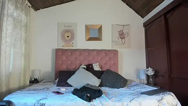 Snapshot of CelessteRedds chatting on November 2025 11:23:02 AM CelessteRedds online show from November 2025 11:23:02 AM