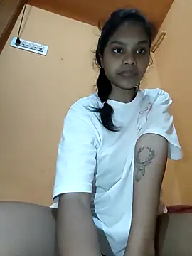 Snapshot of Cool__girl chatting on November 2025 07:49:02 PM Cool girl online show from November 2025 07:49:02 PM