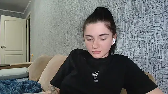 Snapshot of Liana_diva chatting on February 2026 04:13:02 PM Liana diva online show from February 2026 04:13:02 PM