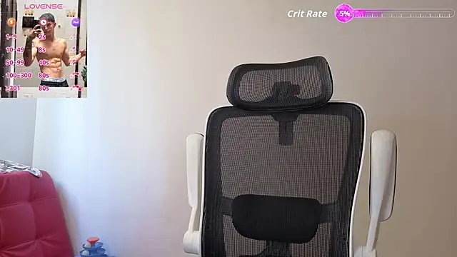 Cristopher23  online show from April 2026 06:33:02 PM