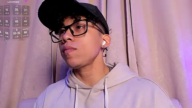 AkazaBoy  online show from March 2026 04:59:02 AM