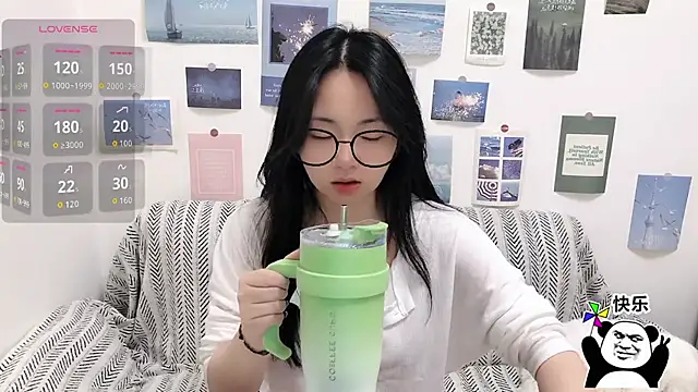 Snapshot of LiLiYbaby chatting on December 2025 06:34:02 AM LiLiYbaby online show from December 2025 06:34:02 AM