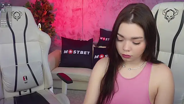 Magnetic Mia  online show from December 2024 03:28:02 PM