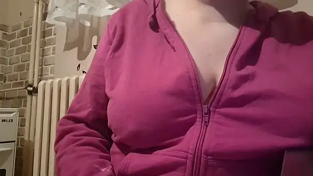 AalinnaK online show from February 2025 04:40:02 PM