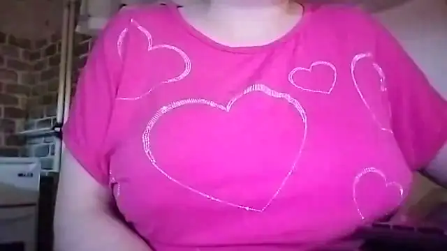 AalinnaK online show from November 2025 06:19:01 PM