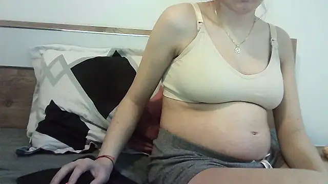 Snapshot of Ahotkittyxxx chatting on October 2025 07:03:02 AM Ahotkittyxxx online show from October 2025 07:03:02 AM