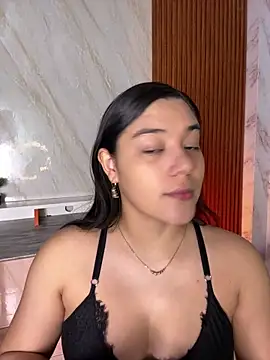 floriamANDjazmin online show from April 2026 07:12:01 PM