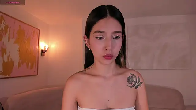 TaraLawrence online show from November 2025 02:33:02 AM