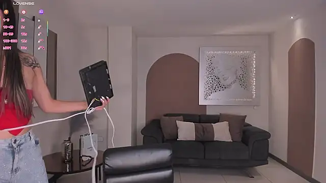 TaraLawrence online show from January 2026 07:23:01 PM