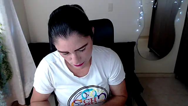 LUCY LI online show from December 2024 12:27:02 PM