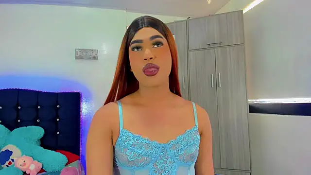 Hellen moons   online show from September 2025 07:06:02 PM