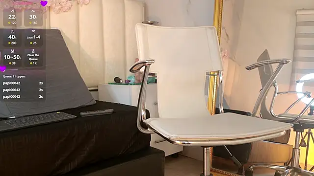 Snapshot of Mackenize chatting on September 2025 11:15:01 PM Mackenize online show from September 2025 11:15:01 PM