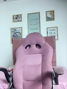 Snapshot of _18_laura chatting on December 2024 06:08:02 AM 18 laura online show from December 2024 06:08:02 AM