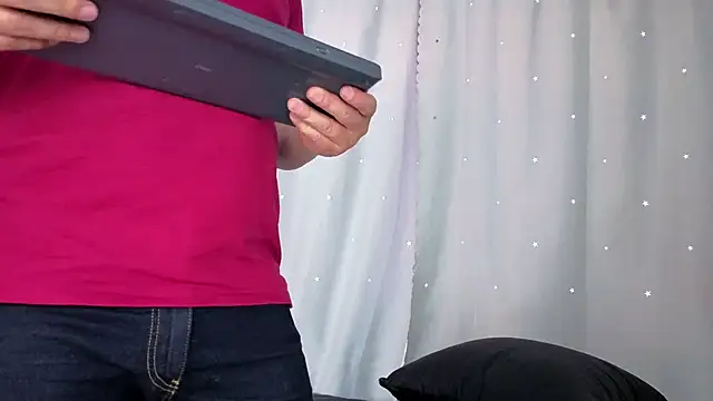 Chrisda18 online show from March 2026 06:01:01 PM