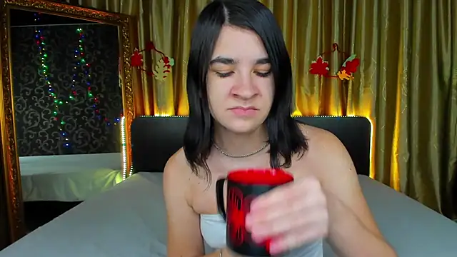 Snapshot of _Polly_Love_ chatting on November 2025 07:11:02 AM Polly Love online show from November 2025 07:11:02 AM