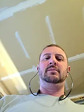 Snapshot of MrMechanic38 chatting on March 2026 09:18:02 PM MrMechanic38 online show from March 2026 09:18:02 PM