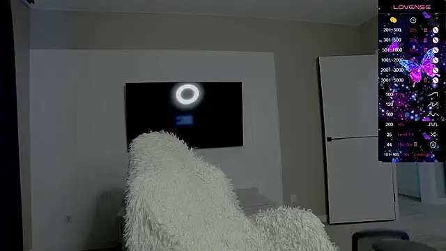 Holly Molii online show from November 2025 06:13:01 AM