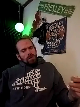 Snapshot of RobStrokes215 chatting on December 2024 02:04:01 PM RobStrokes215 online show from December 2024 02:04:01 PM