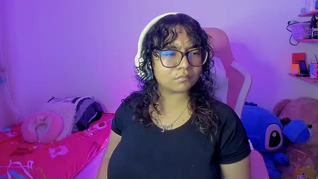 Snapshot of im_angels77 chatting on December 2025 03:33:02 AM im angels77 online show from December 2025 03:33:02 AM