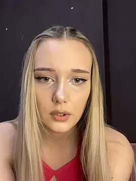 Snapshot of Alisa_Rise chatting on December 2024 08:25:02 PM Alisa Rise online show from December 2024 08:25:02 PM