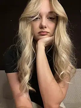 Snapshot of Alisa_Rise chatting on February 2025 10:19:01 PM Alisa Rise online show from February 2025 10:19:01 PM