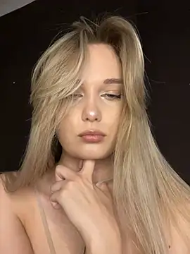 Snapshot of Alisa_Rise chatting on February 2025 07:52:02 PM Alisa Rise online show from February 2025 07:52:02 PM