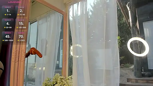 Mia  Milan online show from November 2025 10:03:01 AM