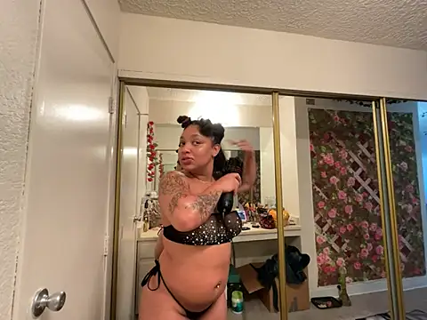 Snapshot of GoddessNih chatting on October 2025 10:56:02 PM GoddessNih online show from October 2025 10:56:02 PM